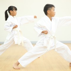 子どもの習い事で空手をやるメリットとは？得られる効果や費用を紹介サムネイル